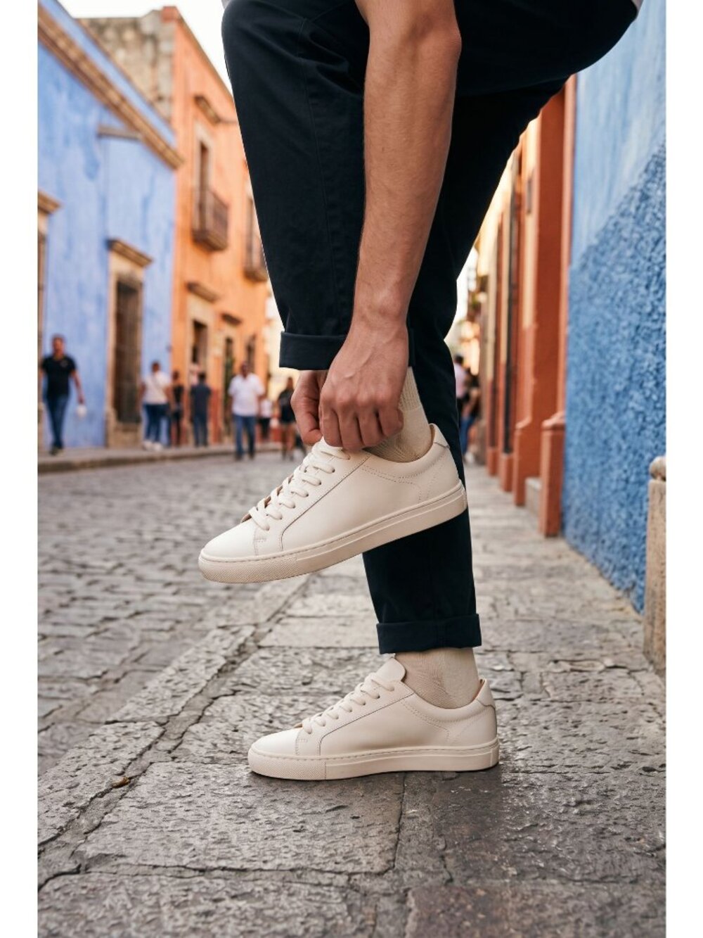 Banana Republic Nicklas Sneaker Mens 7 / W8.5 White Smooth Leather Fashion Shoe - Picture 4 of 11